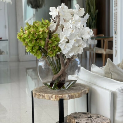 Moiton artificial plant in vase