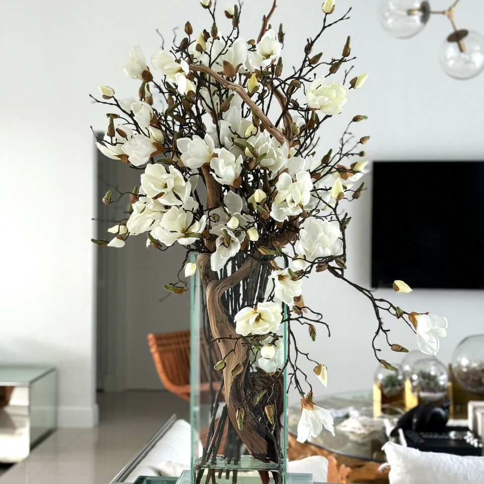 Vaseovir artificial plant in vase