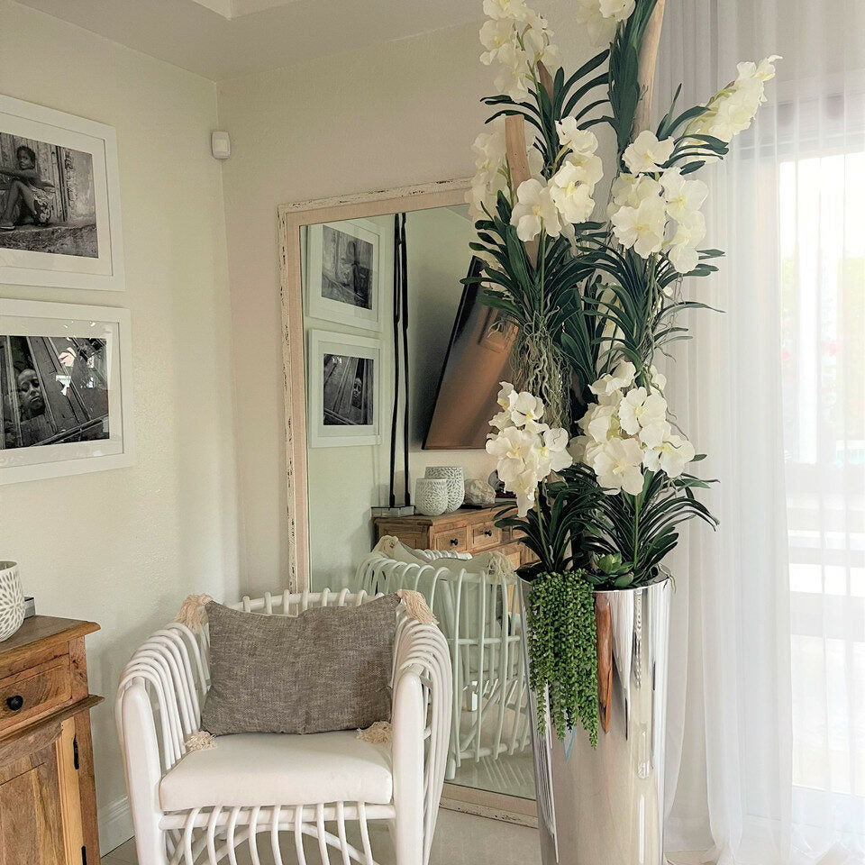 Whiteotot artificial plant in planter