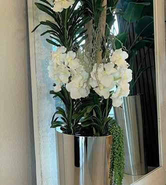 Whiteotot artificial plant in planter
