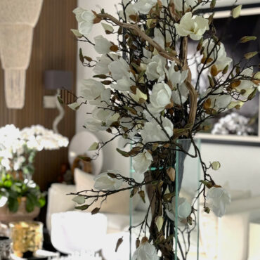 Vaseovir artificial plant in vase